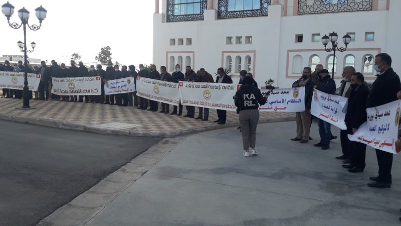 رسم قديم بقلم الرصاص لـ Don Quixote و Sancho Panza يمتطيان الخيل، بواسطة Wilhelm Marstrand.